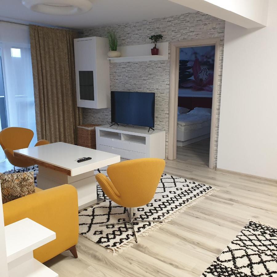 Carolina Sweet Apartament Oradea Exteriör bild
