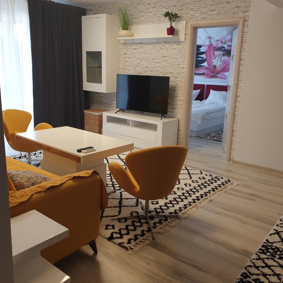 Carolina Sweet Apartament Oradea Exteriör bild